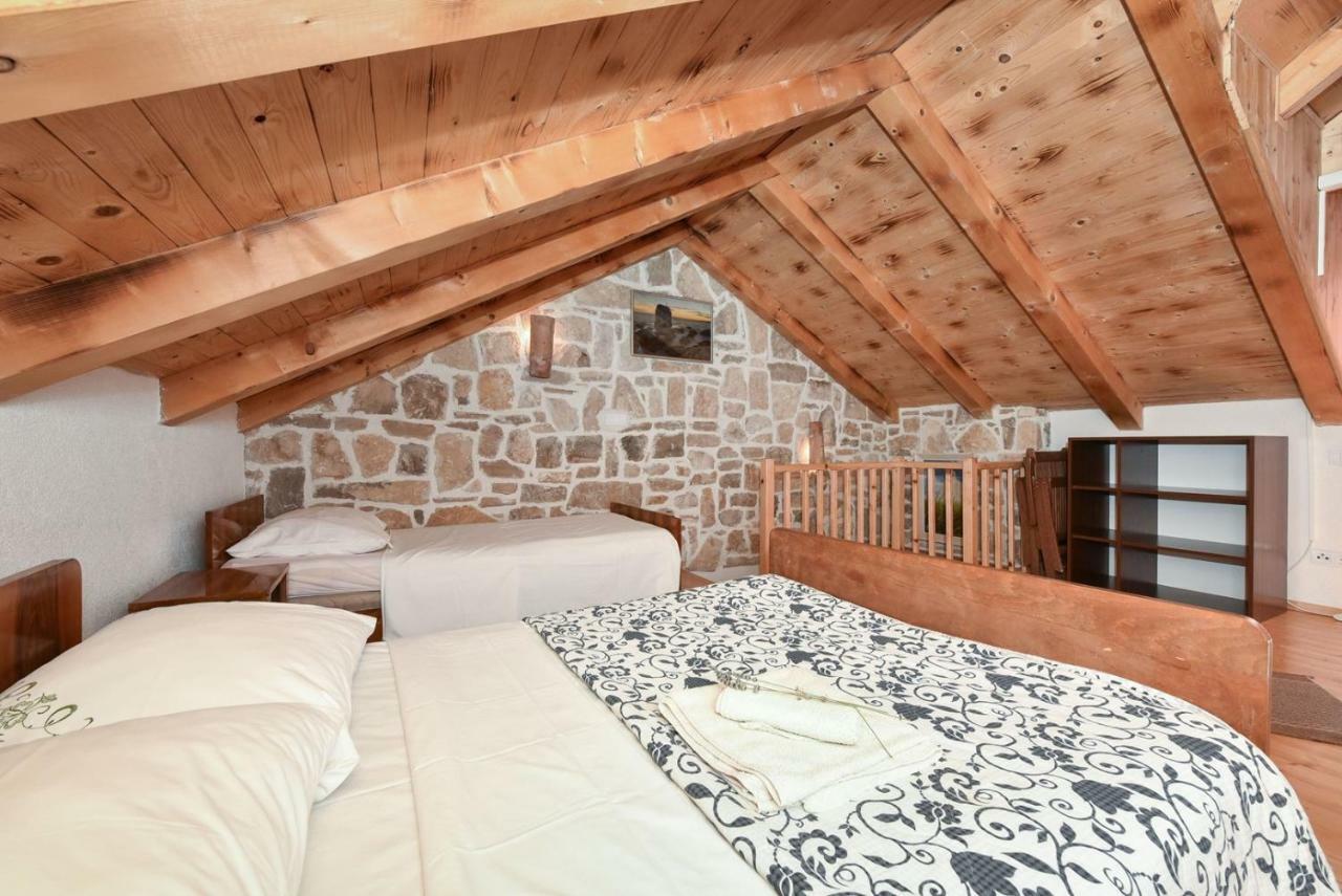 Romantic Pet Friendly House Orhideja - By Tourist Agency Leut Privlaka  Exterior photo